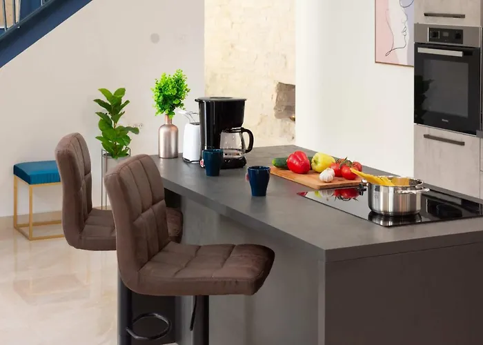 Designer Simone - Modern & Heritage Style With Office * Kringa