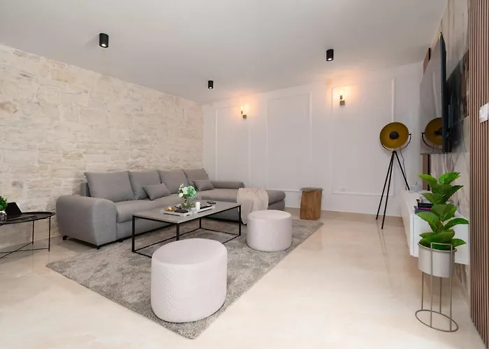 Designer Simone - Modern & Heritage Style With Office Vila *