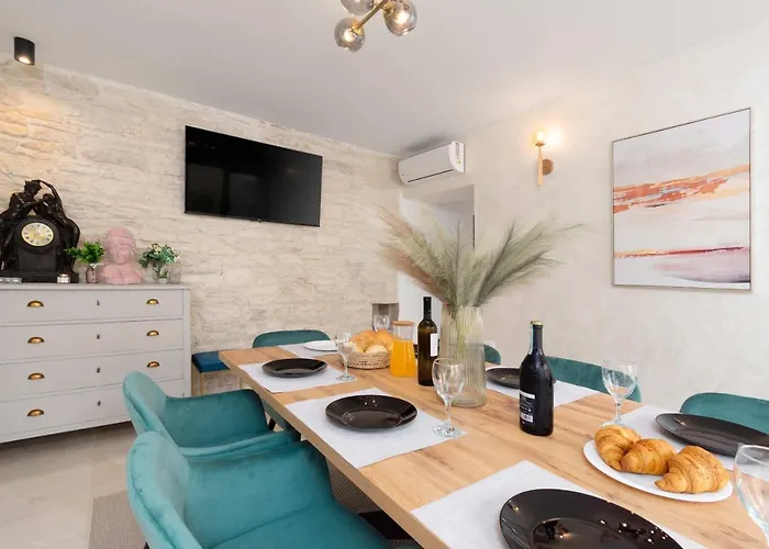 Vila Designer Simone - Modern & Heritage Style With Office Kringa