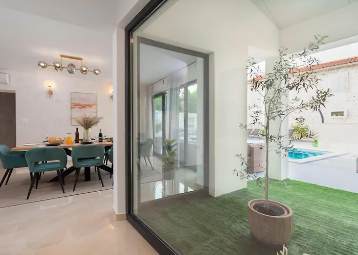 Designer Simone - Modern & Heritage Style With Office * Kringa