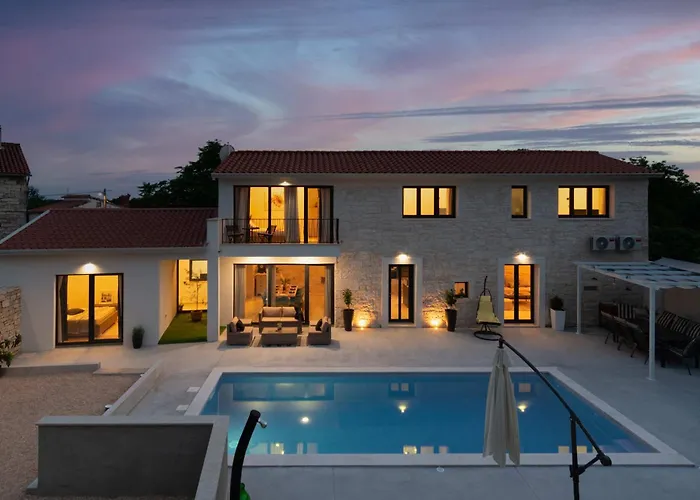 Vila Designer Simone - Modern & Heritage Style With Office