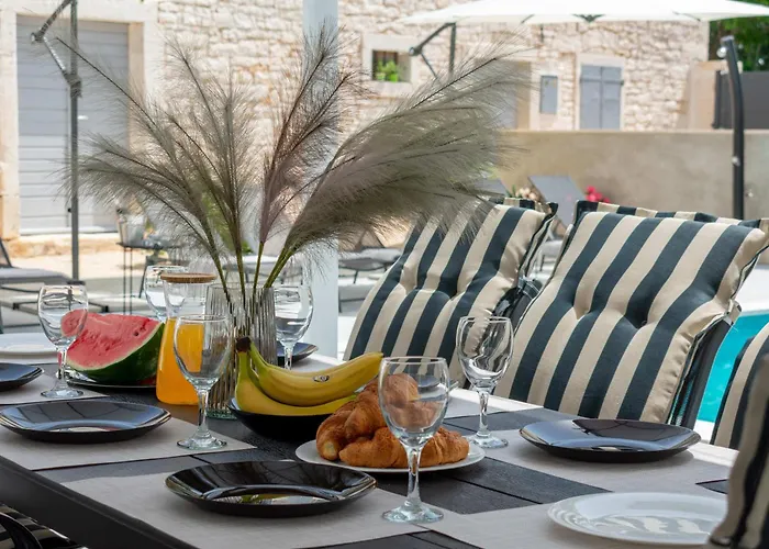 Designer Simone - Modern & Heritage Style With Office Kringa