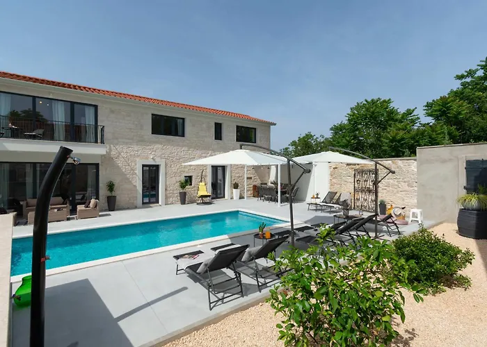 Vila Designer Simone - Modern & Heritage Style With Office *