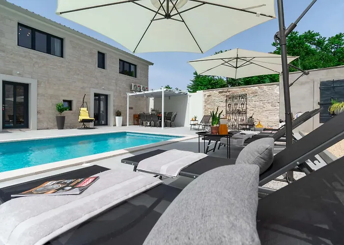 Vila Designer Simone - Modern & Heritage Style With Office *