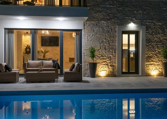 Vila Designer Simone - Modern & Heritage Style With Office Kringa