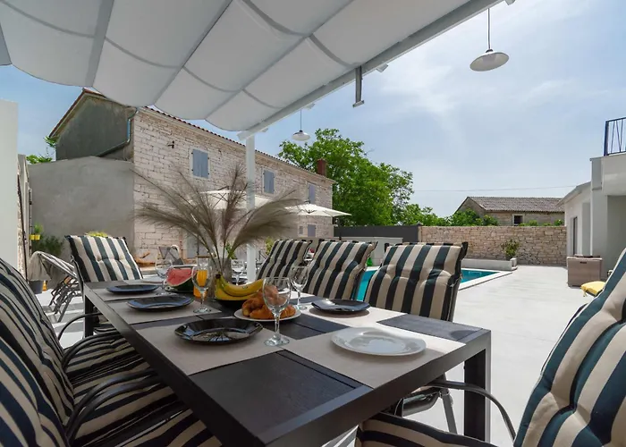 Vila Designer Simone - Modern & Heritage Style With Office