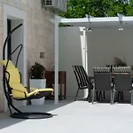 Designer Simone - Modern & Heritage Style With Office Vila *