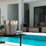Designer Simone - Modern & Heritage Style With Office *