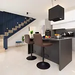 Designer Simone - Modern & Heritage Style With Office * Kringa