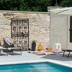 Designer Simone - Modern & Heritage Style With Office Kringa