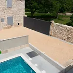 Designer Simone - Modern & Heritage Style With Office *