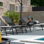 Designer Simone - Modern & Heritage Style With Office Villa Kringa
