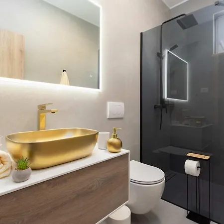 Designer Simone - Modern & Heritage Style With 30 M2 Pool Kringa