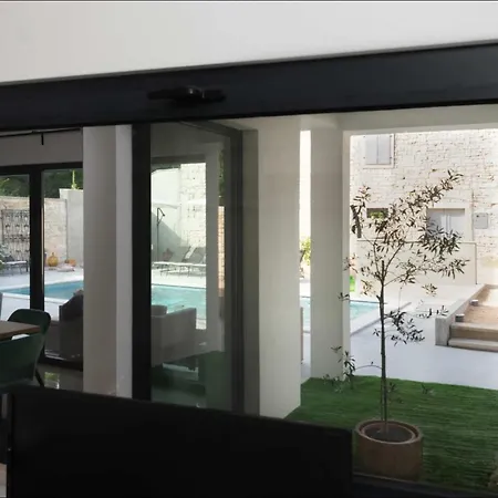 Simone - Designer - Modern & Heritage Mix - Enclosed - Office