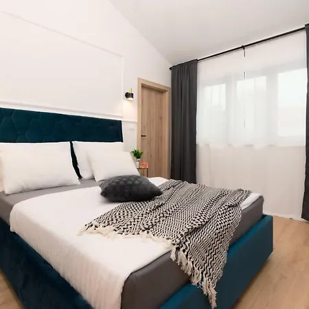 Designer Simone - Modern & Heritage Style With 30 M2 Pool Kringa