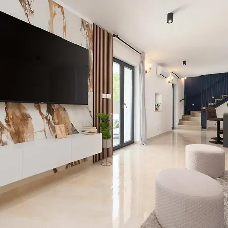 Designer Simone - Modern & Heritage Style With 30 M2 Pool * Kringa
