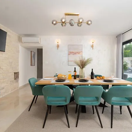Designer Simone - Modern & Heritage Style With 30 M2 Pool * Kringa
