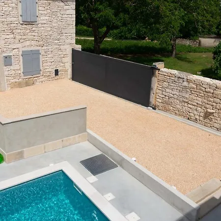 Designer Simone - Modern & Heritage Style With 30 M2 Pool *