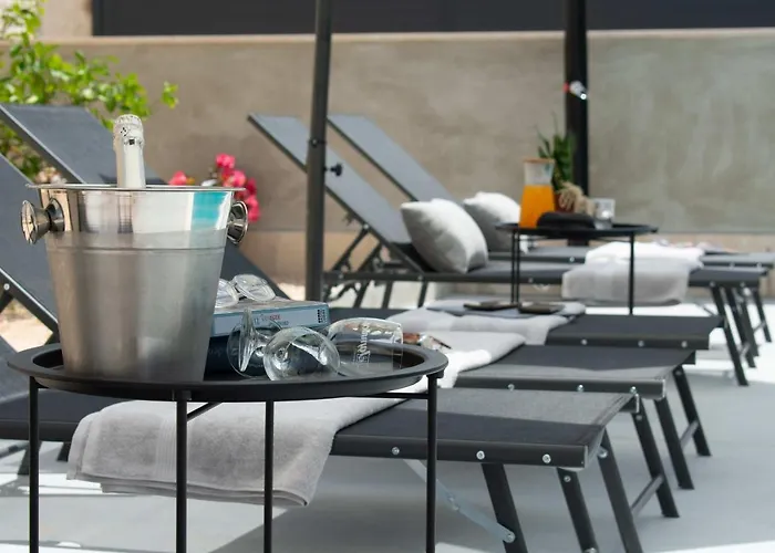 Villa Designer Simone - Modern & Heritage Style With Office