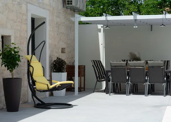 Designer Simone - Modern & Heritage Style With Office Villa *