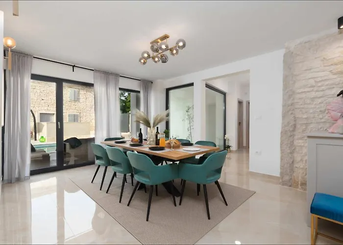 Designer Simone - Modern & Heritage Style With Office