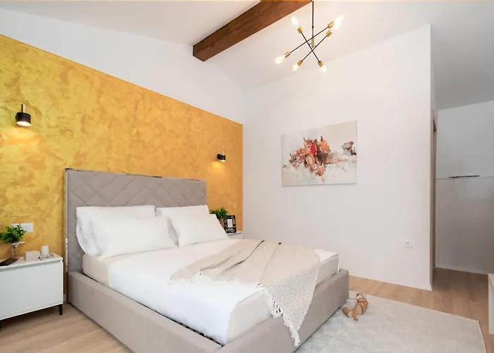 Designer Simone - Modern & Heritage Style With Office Vila