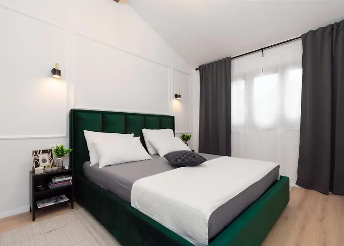 Villa Designer Simone - Modern & Heritage Style With Office