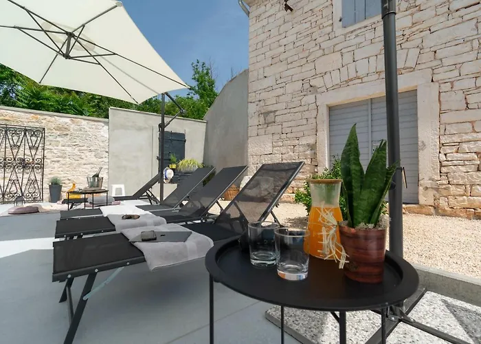 Designer Simone - Modern & Heritage Style With Office Villa