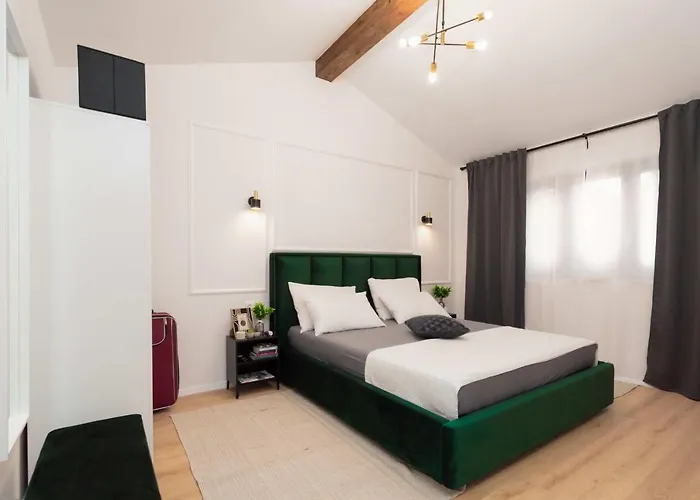 Designer Simone - Modern & Heritage Style With Office Villa *